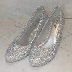 NWOT Silver Slippers GemStone Heels - Size 9M - Closed-Toe - Silver Sparkle